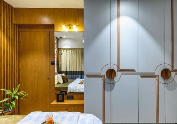 Kabinet dengan Hiasan Geometris